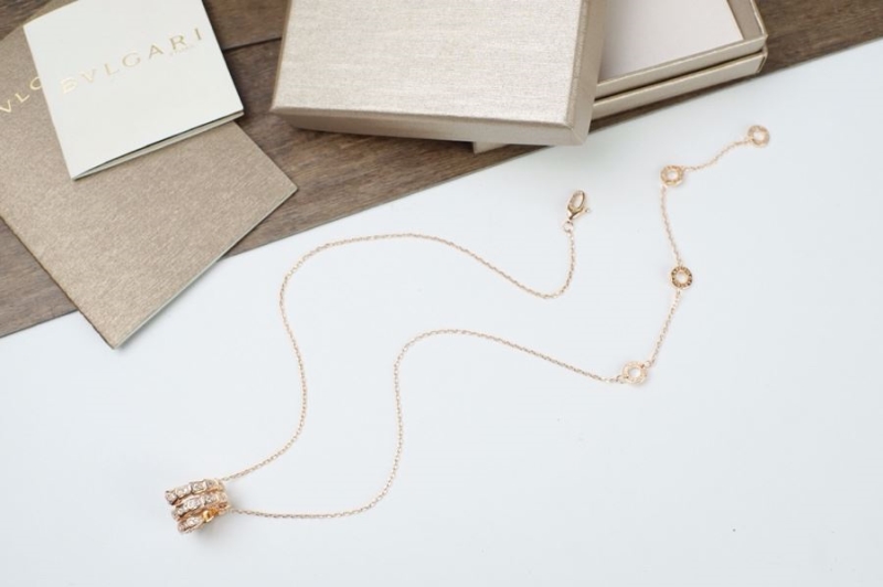Bv1g*ai necklaces